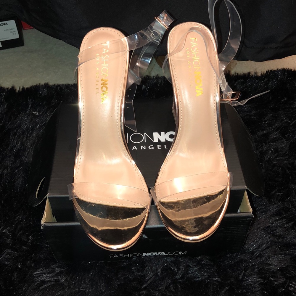 Fashion Nova Size 7.5. BRAND NEW!